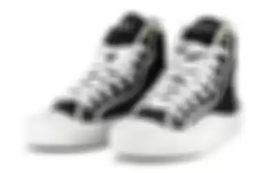 Sneakers High Brand Lokal Hitam Putih Harga 300 Ribuan