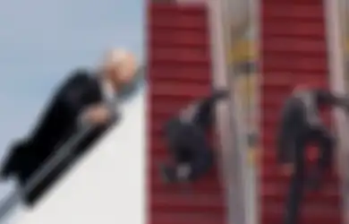 Ikut-ikutan Mengolok-olok Joe Biden yang Terjatuh saat Menaiki Tangga Pesawat Kepresidenan, Ternyata Donald Trump Juga Lebih Banyak Dipermalukan, Inilah Momen Memalukan Donald Trump saat Menjadi Presiden