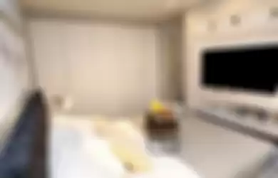 Ilustrasi TV LED di dalam kamar tidur.  