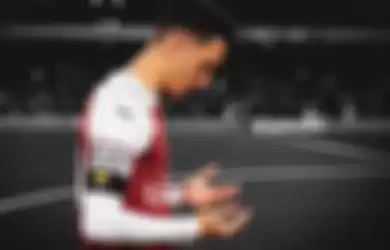 Mesut Ozil menjadi salah satu pesepakbola muslim yang bermain di liga Eropa.