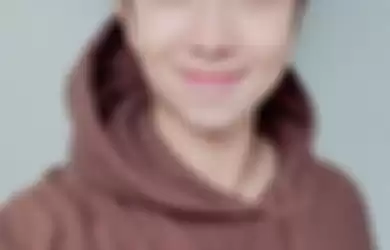 RM pakai hoodie warna brown