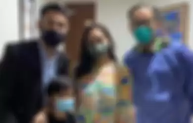 Nagita Slavina dan Raffi Ahmad bertemu dokter kandungan.