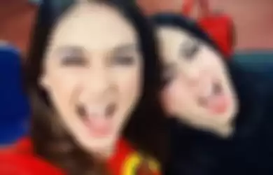 Foto Kedekatan Syahrini dan Luna Maya