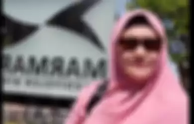 Lily Sofia, istri kedua Munarman mantan Sekum FPI yang kini ditahan karena kasus terorisme