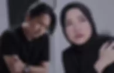 Belum terjawab rasa penasaran khalayak soal kabar dirinya jadi selingkuhan Ayu Sabyan, Nissa Sabyan digosipkan sudah daftarkan pernikahan di KUA Pondok Gede.