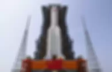 Roket Long March seberat 18 ton diperkirakan mendarat di bumi