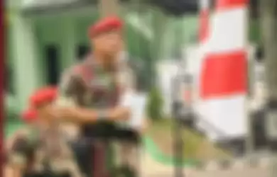 Brigjen TNI Izak Pangemanan saat jadi Komandan Grup 3 Kopassus. Anak Buah Jenderal Andika Perkasa ini nekat menerobos Daerah Rawan KKB Papua. Profil dan biodatanya ada di artikel ini 