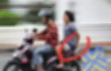 Pegangan belakang ternyata bukan buat penumpang motor