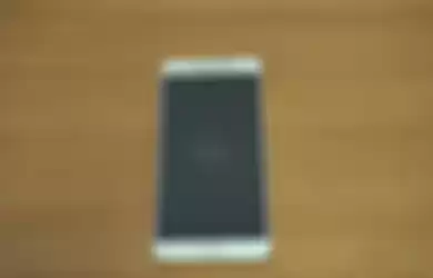 Bentuk Samsung Galaxy C9 Pro tampak depan bagian layar