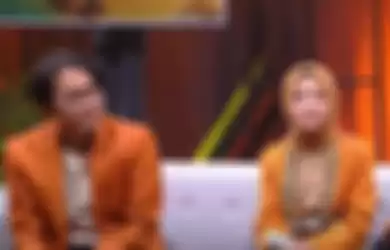 Nissa Sabyan dan Ayus saat mengisi acara ramadhan yang diadakan salah satu stasiun televisi