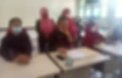 Kepala Sekolah SMAN 1 Bengkulu Eka Saputra membantah pihaknya memberhentikan siswinya yang menghina Paplestina di TikTok.
