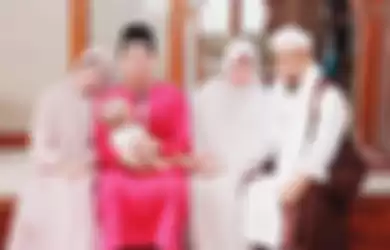 Larissa Chou menggugat cerai Alvin Faiz, anak mendiang Ustaz Arifin Ilham, yang ditentang keluarga saat putuskan jadi mualaf.