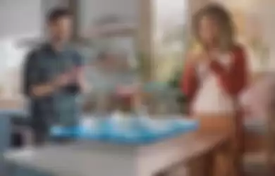 Video demonstrasi fitur baru Connected Lens Snapchat yang memperlihatkan dua orang sedang bermain Lego AR