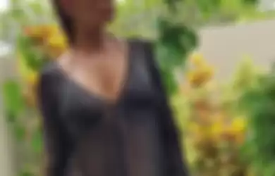 Meski umurnya sudah lebih dari setengah abad, Kiki Fatmala gemar berbagi foto saat memakai bikini. Kiki Fatmala mengaku pernah dilecehkan Saipul Jamil.