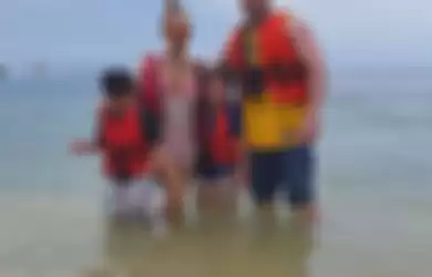 Meski umurnya sudah lebih dari setengah abad, Kiki Fatmala gemar berbagi foto saat memakai bikini. Kiki Fatmala mengaku pernah dilecehkan Saipul Jamil.