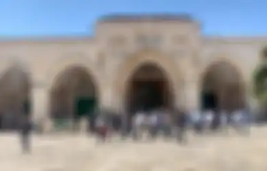Terang-terangan Berkhianat, Kaum Ekstrimis Yahudi Israel Serbu Masjid Al-Aqsa Dibantu Polisi Israel