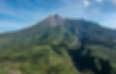 Gunung Merapi dilihat dari udara di Desa Balerante, Kecamatan Kemalang, Kabupaten Klaten, Jawa Tengah. 