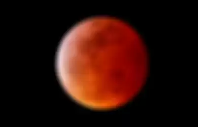 Penampakan gerhana bulan total (super blood moon) yang diperkirakan terjadi malam ini