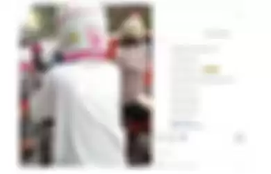 Perilaku nyeleneh pengendarai motor di Pasuruan mengenakan helm magic com