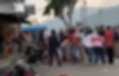 Sebuah video perkelahian di Telaga Sarangan beredar di media sosial dan Whatsapp.