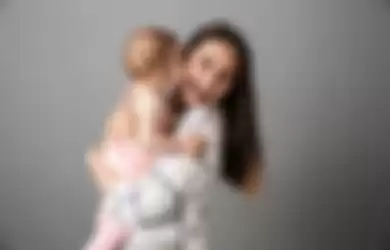 Arti mimpi menggendong bayi perempuan
