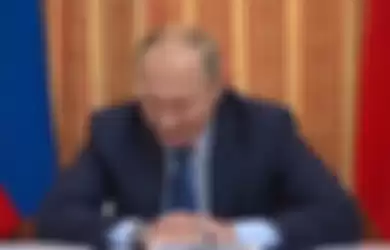 Presiden Rusia, Vladimir Putin tertawa saat menterinya ingin ekspor daging babi ke Indonesia