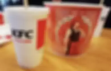 KFC sebenarnya pernah bikin collab sama Genshin Impact, lho, meski hanya terbatas di wilayah Tiongkok.