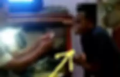 Video seorang lelaki tengah mengisap sabu beredar. Diketahui pria itu adalah anggota DPRD Langkat 