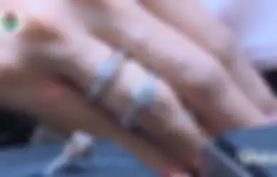 Model cincin lamaran Lesty Kejora dan Rizky Billar yang bertabur berlian