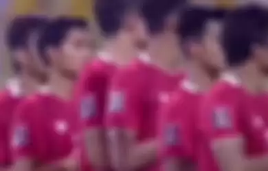 Ekspresi kebingungan para pemain timnas Indonesia ketika tahu panitia pelaksana laga kontra Uni Emirat Arab justru memutar lagu kebangsaan Malaysia, di Stadion Zabeel, Dubai, Jumat (11/6/2021)