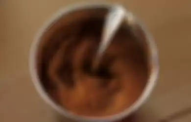 Ilustrasi bubuk kopi untuk mengusir tikus.