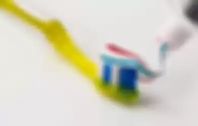 Ilustrasi pasta gigi. Tak banyak yang mengetahui kalau pasta gigi jadi cara ampuh untuk bersihkan 7 barang rumah ini. 