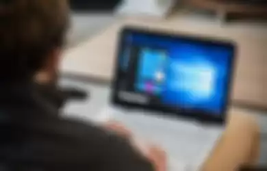 Ilustrasi laptop dan PC yang bisa update ke Windows 11.