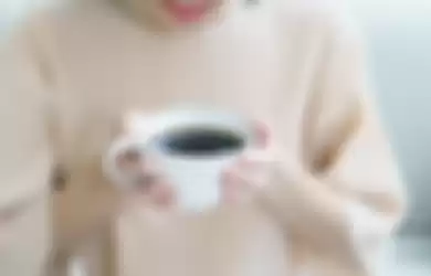 Mari minum kopi hitam murni setiap hari. Cara nyaman menurunkan berat badan.