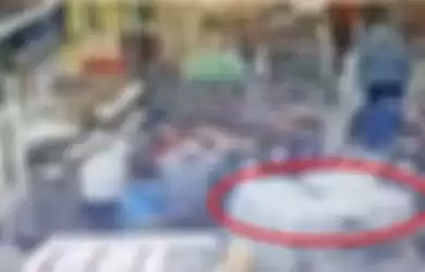Viral video detik-detik masyarakat sedang berebut susu beruang di sebuah pusat perbelanjaan hingga buat netizen bertanya-tanya khasiatnya.