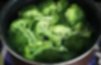 Brokoli adalah sayuran yang kaya kandungan antioksidan.
