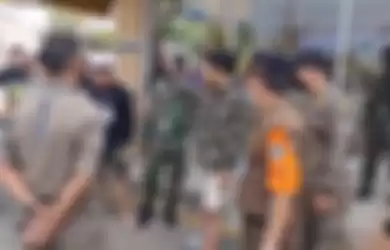 Viral video remaja di Ciputat mengaku keponakan polisi jenderal bintang dua saat razia masker. 