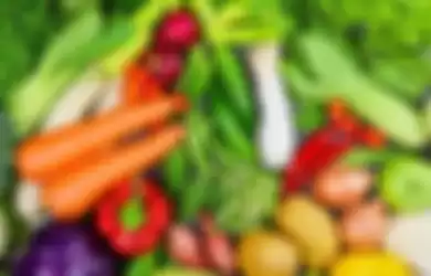 Sayuran dan buah memliki ratusan kandungan gizi melebihi suplemen multivitamin. 