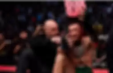 Petarung kelas ringan UFC, Conor McGregor, pasca-pertarungan melawan Dustin Poirer di acara utama UFC 264, Las Vegas, Amerika Serikat, Minggu (11/7/2021).
