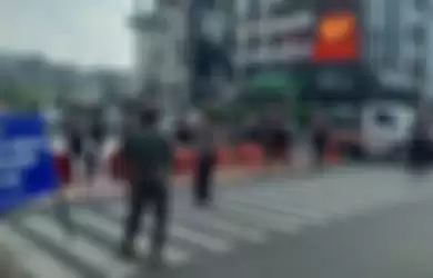 Penyekatan di kawasan Jalan Fatmawati, Jakarta Selatan (13/7/2021)