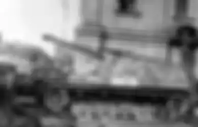 Alutsistanya Terdepan di Era Perang Dunia II, Tank 'Bumblebee' Milik Nazi Cikal Bakal Senjata Masa Depan Ini Begitu Ditakuti Meskipun Hanya Terbuat dari Onderdil Bekas