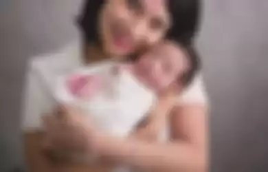 Unggahan Vanessa Angel di ulang tahun anak pertamanya, Gala Sky Andriansyah.
