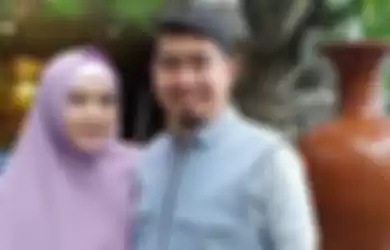 Ustaz Solmed dan istri, April Jasmine