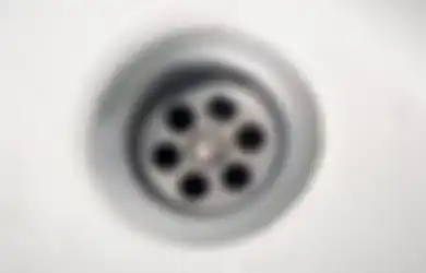 Kini Tak Usah Repot-Repot Buang Tenaga, Cuma Modal 2 Benda Dapur Plus Air Panas Ini Ternyata Semudah Ini Atasi Lubang Toilet yang Kotor dan Bau