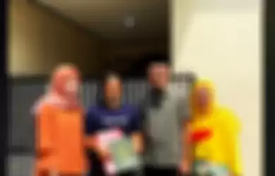 Ibu penjual es tebu dapat rumah dari netizen Indonesia