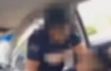 Potongan video yang viral memperlihatkan dua polisi di Meksiko terekam berhubungan seks. Dua polisi ini dipecat setelah videonya viral.