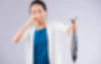 Jangan Menyesal Kalau Baru Tahu Sekarang, Begini Cara Mudah Hilangkan Bau Amis Ikan dan Trik Mudah Lepaskan Durinya