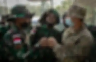 Dari Dipanggil Mister Sampai Dipanggil Tole, Prajurit dari Militer Nomor 1 Sejagat Bak Kehilangan 'Kegarangannya' saat Bertemu Emak-emak Indonesia