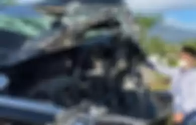 Toyota Velfire yang ditumpangi Ketua Umum MUI, alami kecelakaan