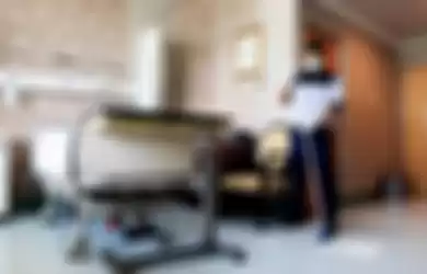 Ilustrasi pekerja cleaning service di rumah sakit. Apakah karyawan cleaning service rumah sakit dapat subsidi gaji Rp 1 juta? 